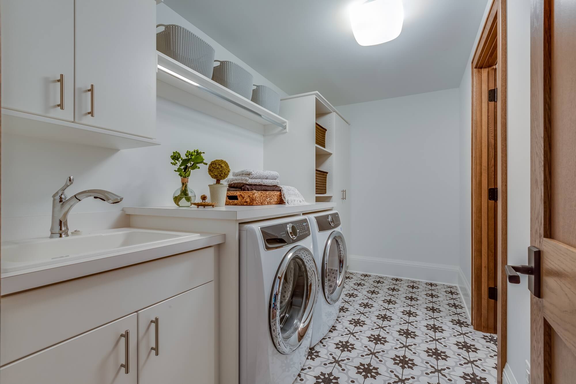 Laundry Room Tile Ideas for Functional Stylish Spaces