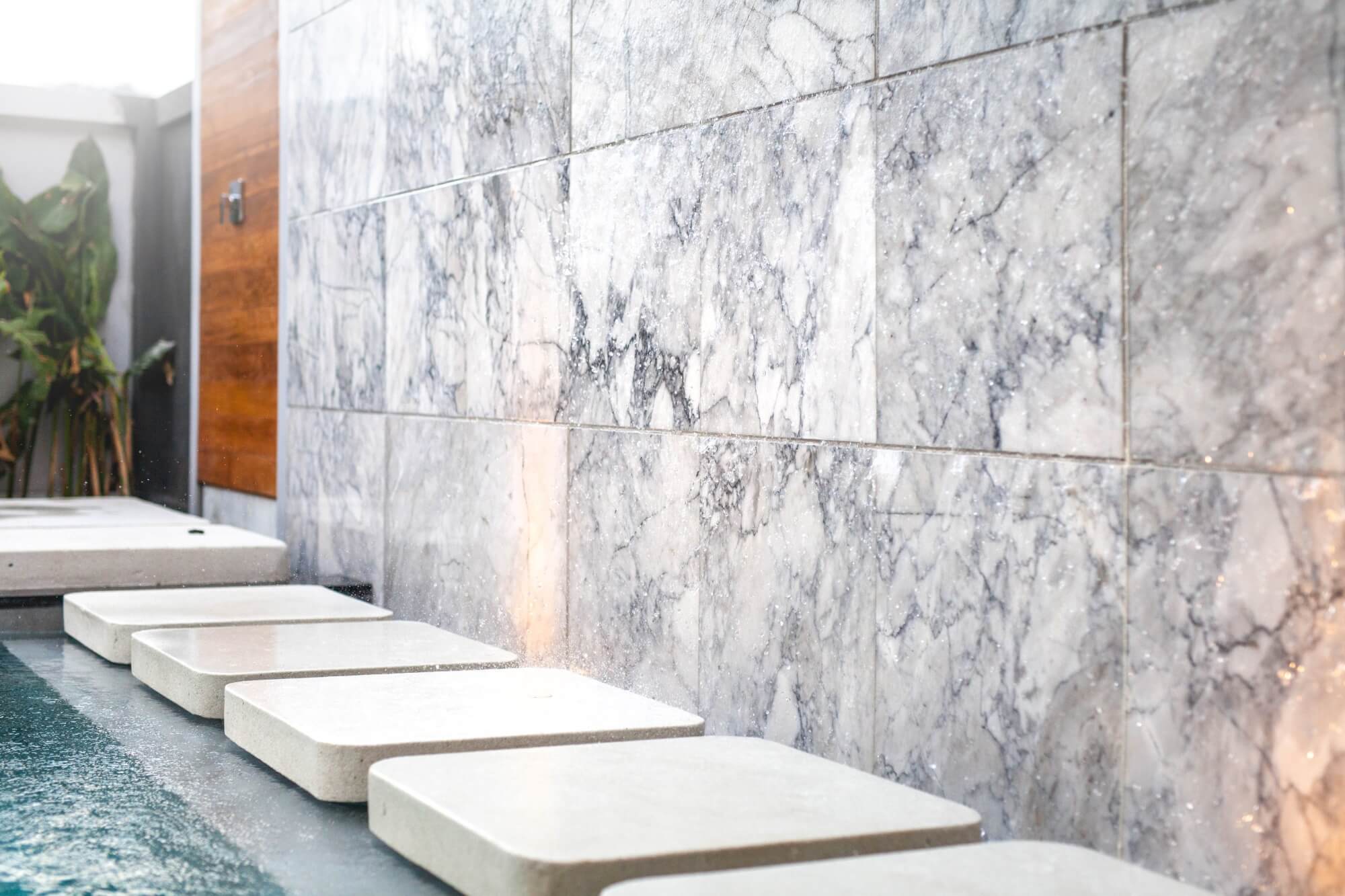 Natural Stone vs. Stone-Look Porcelain: Making the Right Choice